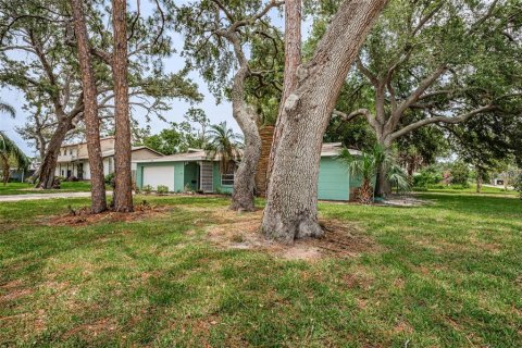 House in Saint Petersburg, Florida 4 bedrooms, 186.83 sq.m. № 1776803 - photo 11