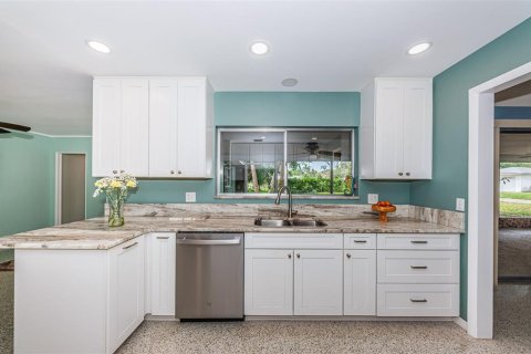 House in Saint Petersburg, Florida 4 bedrooms, 186.83 sq.m. № 1776803 - photo 28