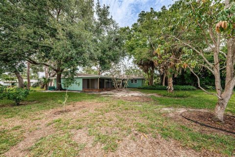 House in Saint Petersburg, Florida 4 bedrooms, 186.83 sq.m. № 1776803 - photo 15