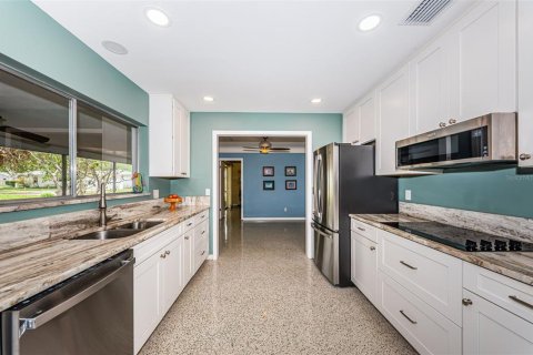 House in Saint Petersburg, Florida 4 bedrooms, 186.83 sq.m. № 1776803 - photo 26