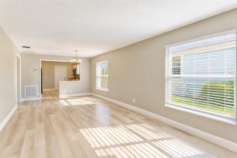 Villa ou maison à louer à West Palm Beach, Floride: 3 chambres, 118.82 m2 № 2397722 - photo 5