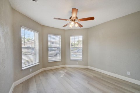 Villa ou maison à louer à West Palm Beach, Floride: 3 chambres, 118.82 m2 № 2397722 - photo 4