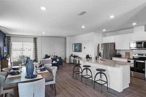 Townhouse in Winter Garden, Florida 3 bedrooms, 168.71 sq.m. № 1825055 - photo 3