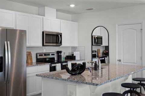 Townhouse in Winter Garden, Florida 3 bedrooms, 168.71 sq.m. № 1825055 - photo 2