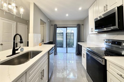 Townhouse in Boca Raton, Florida 2 bedrooms, 132.48 sq.m. № 1953553 - photo 5