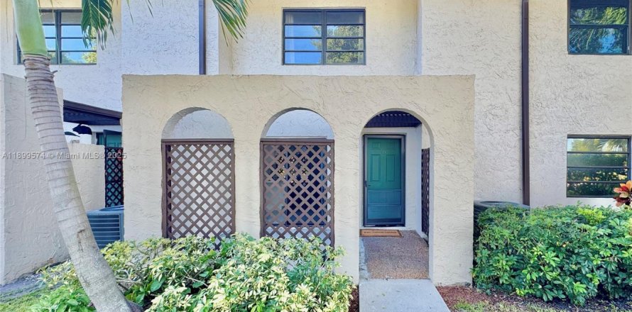 Townhouse in Boca Raton, Florida 2 bedrooms, 132.48 sq.m. № 1953553