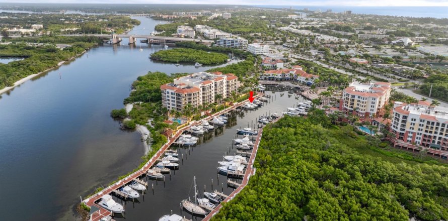 Commercial property in Jupiter, Florida № 2431445