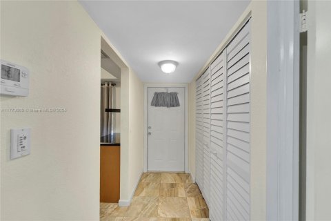 Condo in Margate, Florida, 2 bedrooms  № 1639337 - photo 3