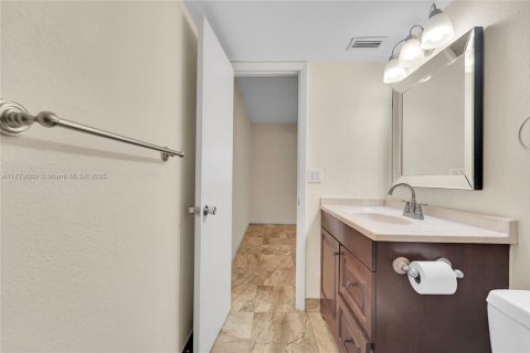 Condo in Margate, Florida, 2 bedrooms  № 1639337 - photo 15