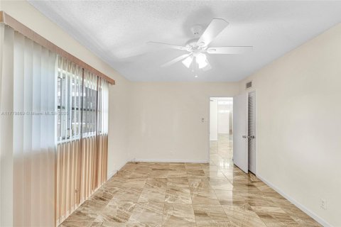 Condo in Margate, Florida, 2 bedrooms  № 1639337 - photo 11