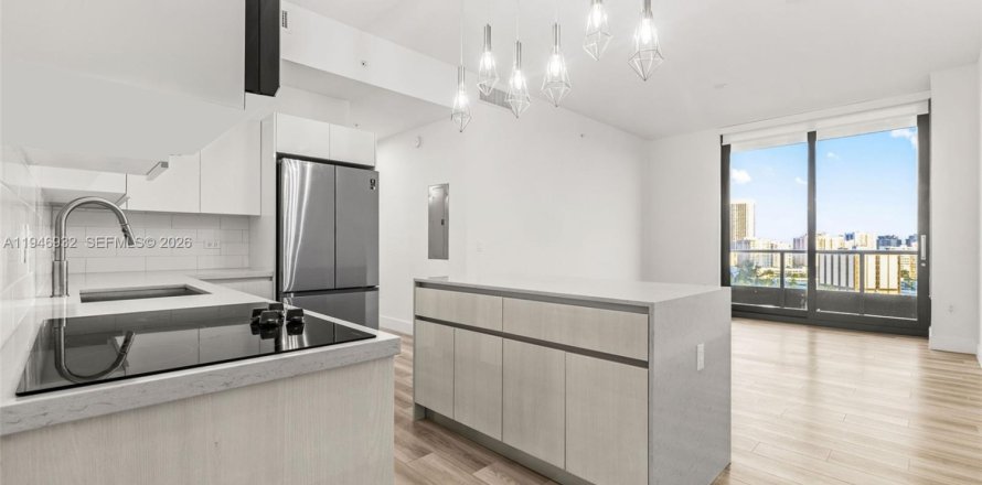 Apartment in Hallandale Beach, Florida 2 bedrooms, 110.09 sq.m. № 2002980