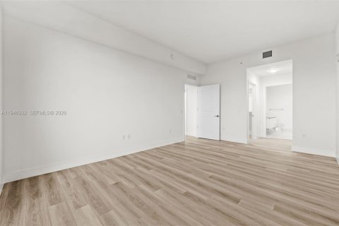 Apartment in Hallandale Beach, Florida 2 bedrooms, 110.09 sq.m. № 2002980 - photo 22