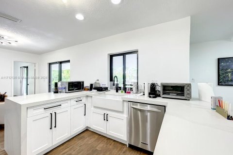 Villa ou maison à vendre à North Miami Beach, Floride: 4 chambres № 1984858 - photo 18