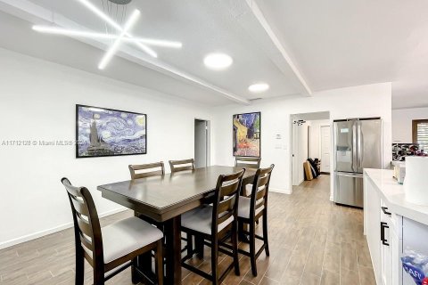 Villa ou maison à vendre à North Miami Beach, Floride: 4 chambres № 1984858 - photo 9
