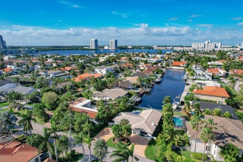 Villa ou maison à vendre à North Miami Beach, Floride: 4 chambres № 1984858 - photo 23