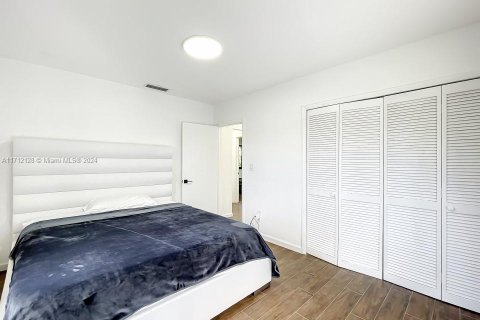 Villa ou maison à vendre à North Miami Beach, Floride: 4 chambres № 1984858 - photo 15
