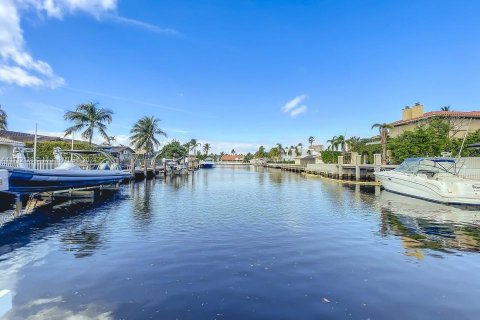 Villa ou maison à vendre à North Miami Beach, Floride: 4 chambres № 1984858 - photo 2