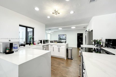Villa ou maison à vendre à North Miami Beach, Floride: 4 chambres № 1984858 - photo 17