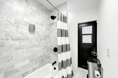 Villa ou maison à vendre à North Miami Beach, Floride: 4 chambres № 1984858 - photo 14