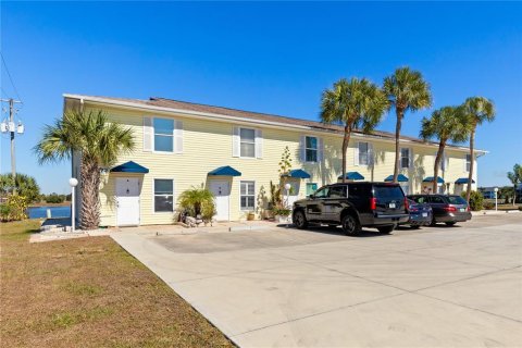 Townhouse in Punta Gorda, Florida 2 bedrooms, 123.65 sq.m. № 2095507