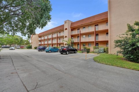 Condo in Sunrise, Florida, 1 bedroom № 1952857 - photo 1