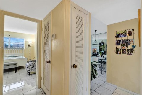 Condo in Sunrise, Florida, 1 bedroom № 1952857 - photo 11