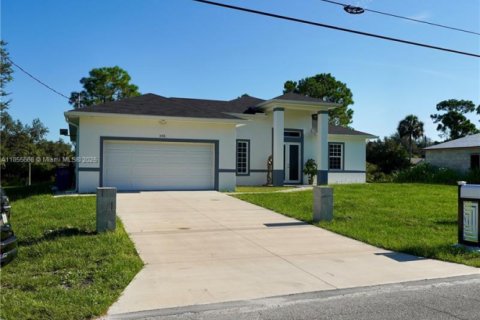 Villa ou maison à vendre à Lehigh Acres, Floride: 4 chambres, 190.91 m2 № 1877920 - photo 8