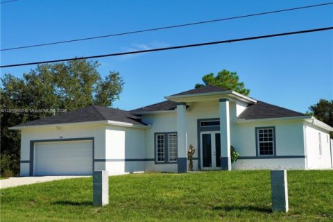 Villa ou maison à vendre à Lehigh Acres, Floride: 4 chambres, 190.91 m2 № 1877920 - photo 4