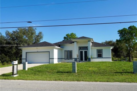 Villa ou maison à vendre à Lehigh Acres, Floride: 4 chambres, 190.91 m2 № 1877920 - photo 2