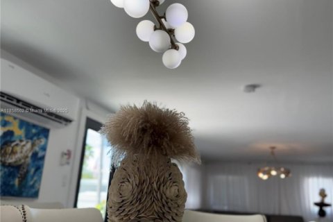 House in Marathon, Florida 3 bedrooms, 192.68 sq.m. № 2012758 - photo 27