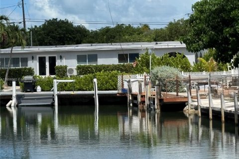 House in Marathon, Florida 3 bedrooms, 192.68 sq.m. № 2012758
