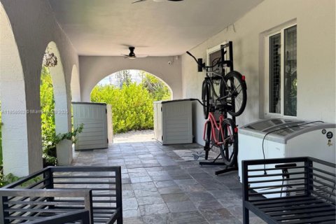 House in Marathon, Florida 3 bedrooms, 192.68 sq.m. № 2012758 - photo 17