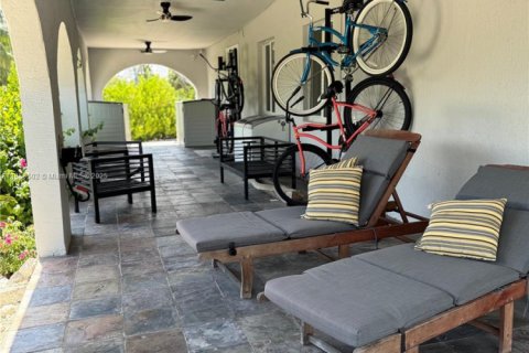 House in Marathon, Florida 3 bedrooms, 192.68 sq.m. № 2012758 - photo 18