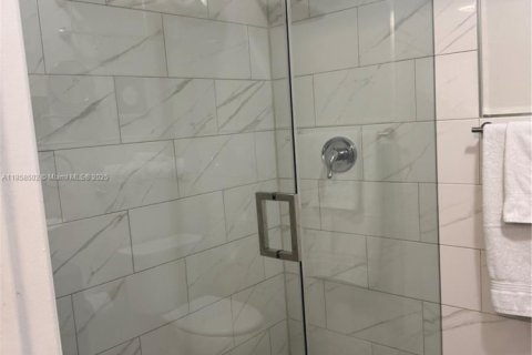 House in Marathon, Florida 3 bedrooms, 192.68 sq.m. № 2012758 - photo 28