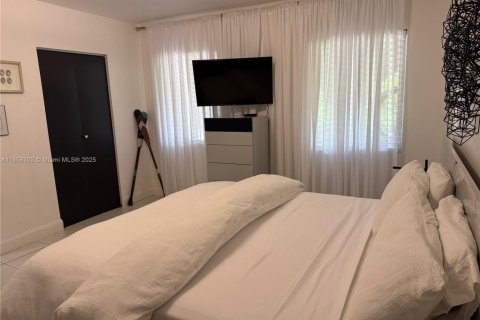 House in Marathon, Florida 3 bedrooms, 192.68 sq.m. № 2012758 - photo 30