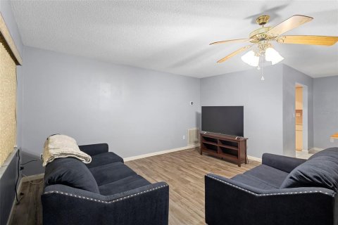 House in Orange City, Florida 2 bedrooms, 134.43 sq.m. № 2108192 - photo 10