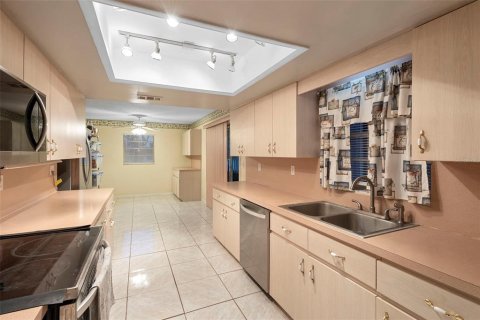 House in Orange City, Florida 2 bedrooms, 134.43 sq.m. № 2108192 - photo 4