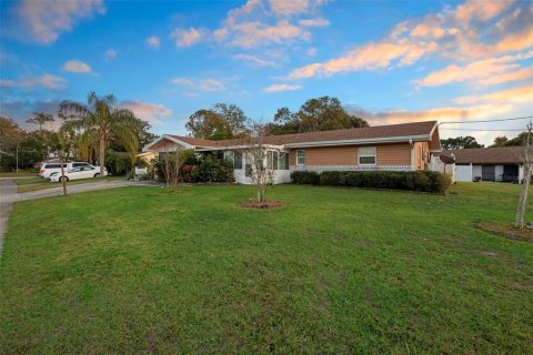 House in Orange City, Florida 2 bedrooms, 134.43 sq.m. № 2108192 - photo 3