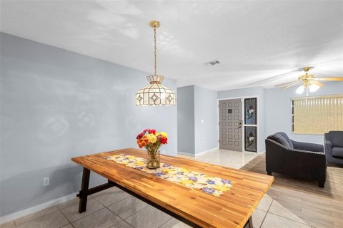 House in Orange City, Florida 2 bedrooms, 134.43 sq.m. № 2108192 - photo 7