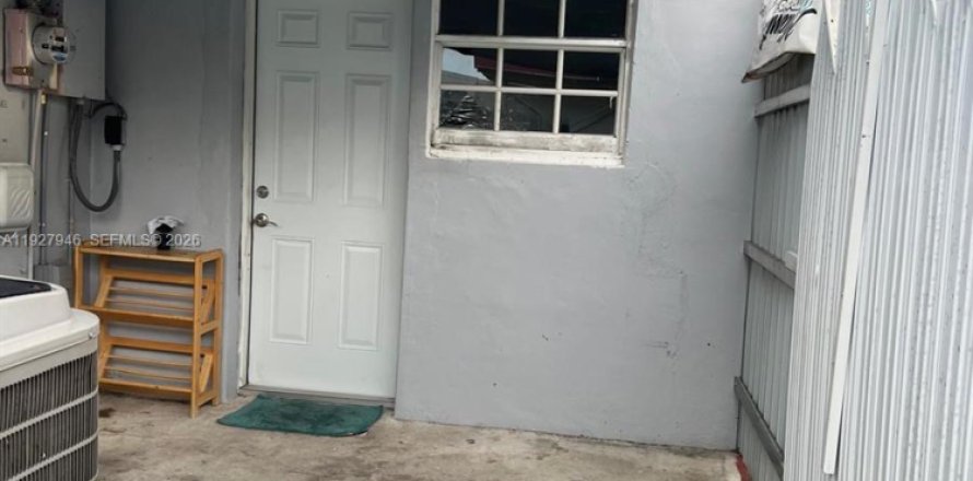 Immobilier commercial à Miami Gardens, Floride 1 chambre, 140.56 m2 № 1997903