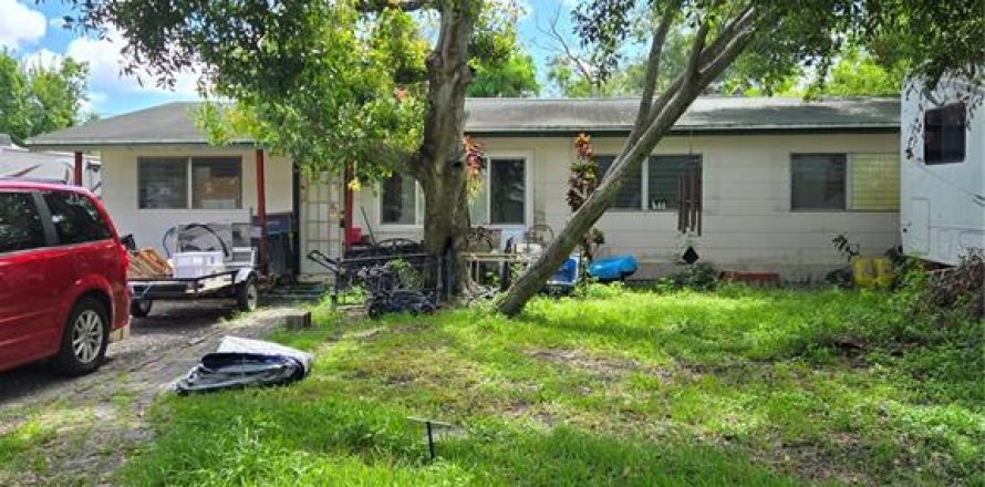 House in Saint Petersburg, Florida 4 bedrooms, 99.59 sq.m. № 1849453