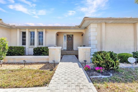 House in Punta Gorda, Florida 3 bedrooms, 206.89 sq.m. № 1625598 - photo 4