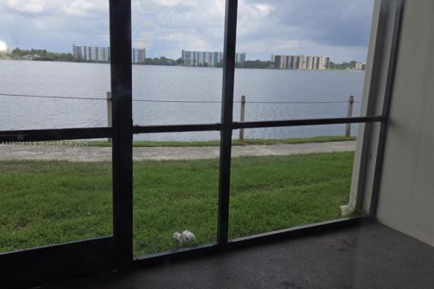 Condo in Oakland Park, Florida, 2 bedrooms № 2038173