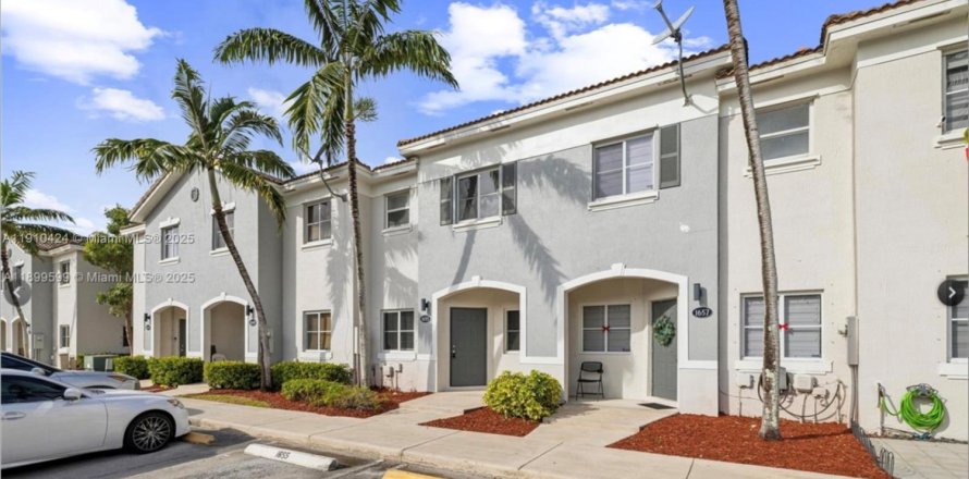 Touwnhouse à Homestead, Floride 2 chambres, 108.32 m2 № 1969360