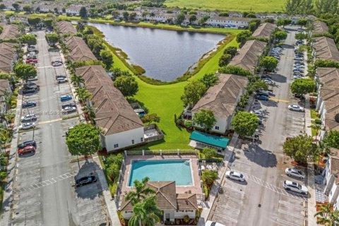 Touwnhouse à vendre à Homestead, Floride: 2 chambres, 108.32 m2 № 1969360 - photo 2