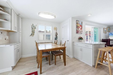 Condo in Sarasota, Florida, 2 bedrooms  № 2234570 - photo 12