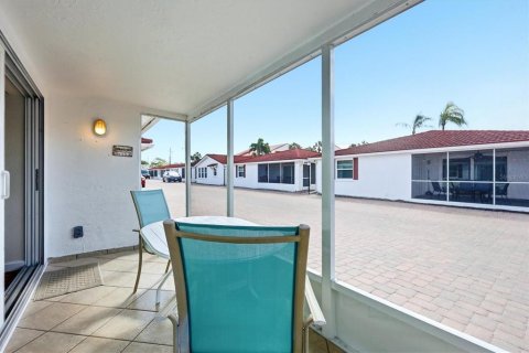 Condo in Sarasota, Florida, 2 bedrooms  № 2234570 - photo 27
