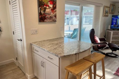 Condo in Sarasota, Florida, 2 bedrooms  № 2234570 - photo 11