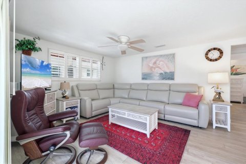 Condo in Sarasota, Florida, 2 bedrooms  № 2234570 - photo 18