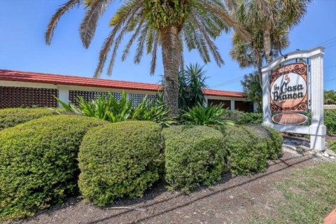 Condo in Sarasota, Florida, 2 bedrooms  № 2234570 - photo 4